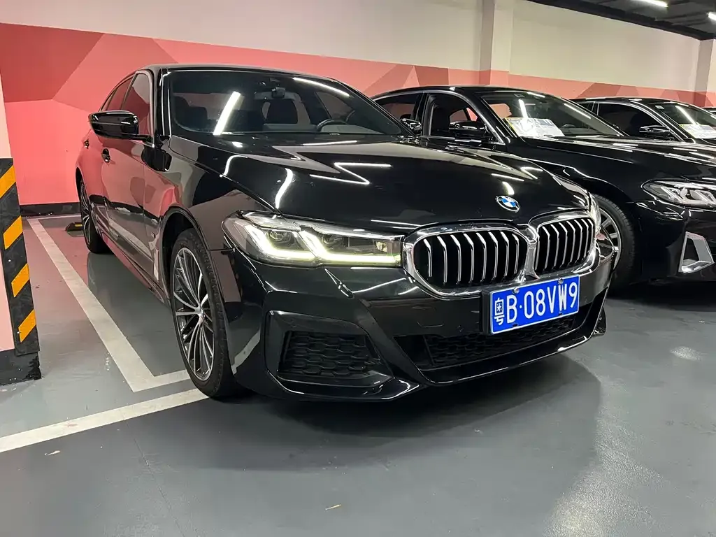 BMW 5 Series — фото 1