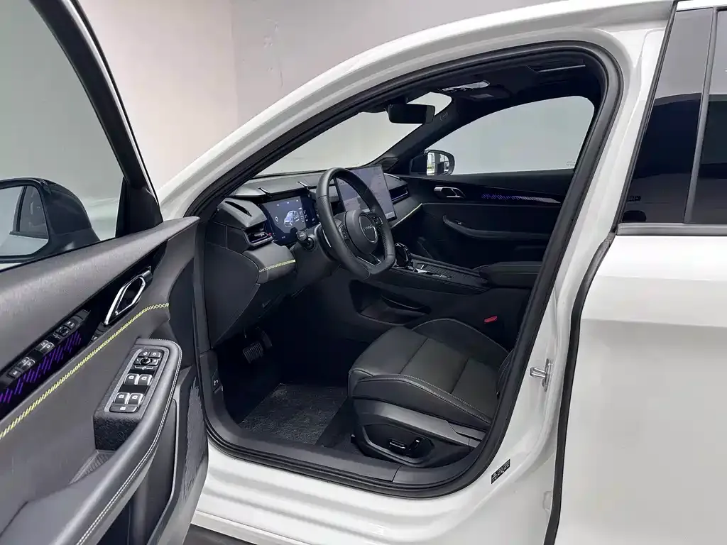Lynk & Co 03 — фото 10