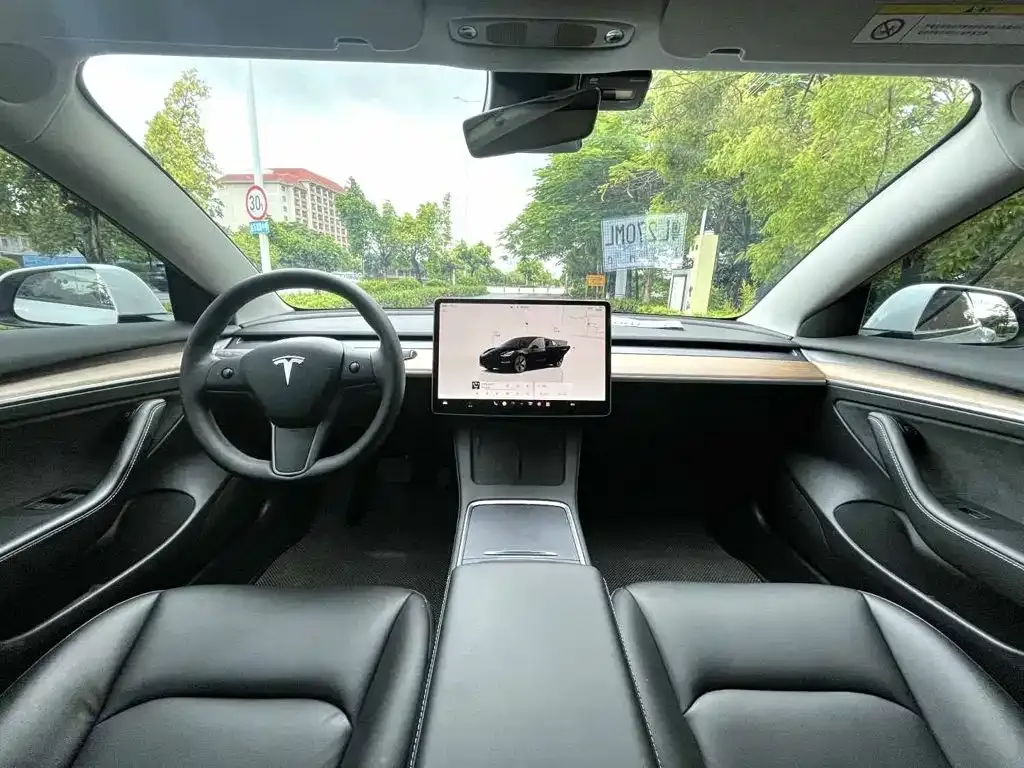 Tesla Model 3 — фото 7