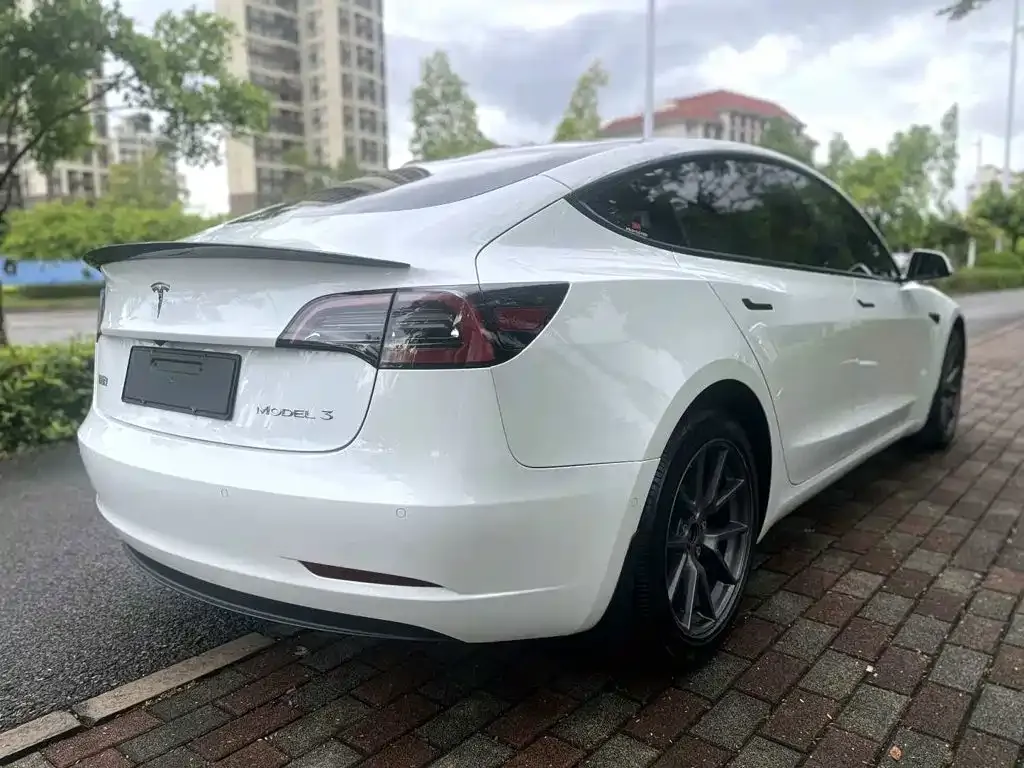Tesla Model 3 — фото 3
