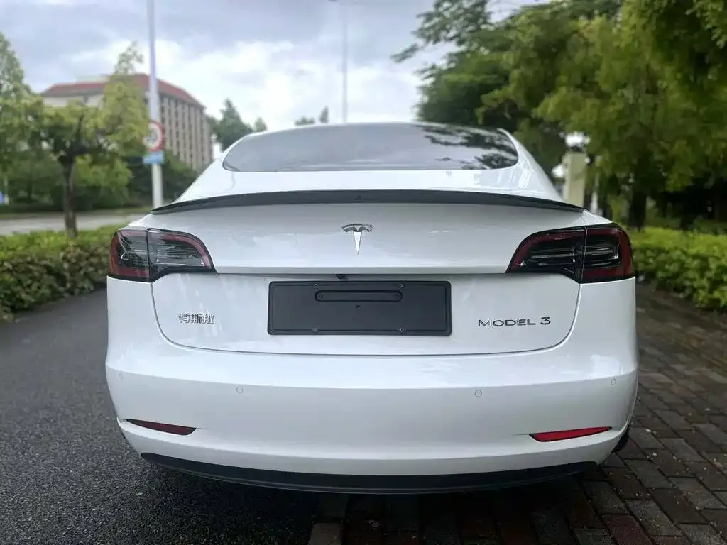 Tesla Model 3 — фото 8
