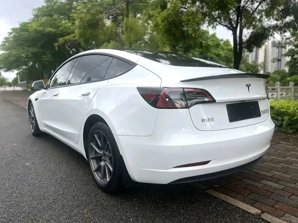 Tesla Model 3 — фото 4