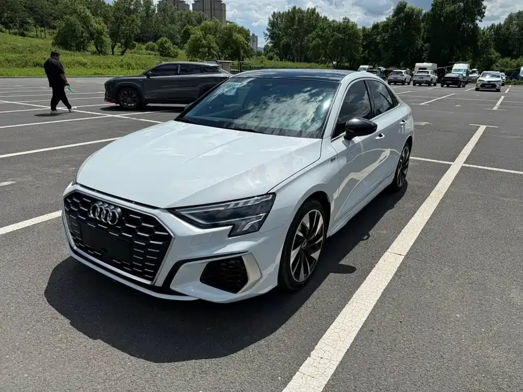 Audi A3 — фото 1