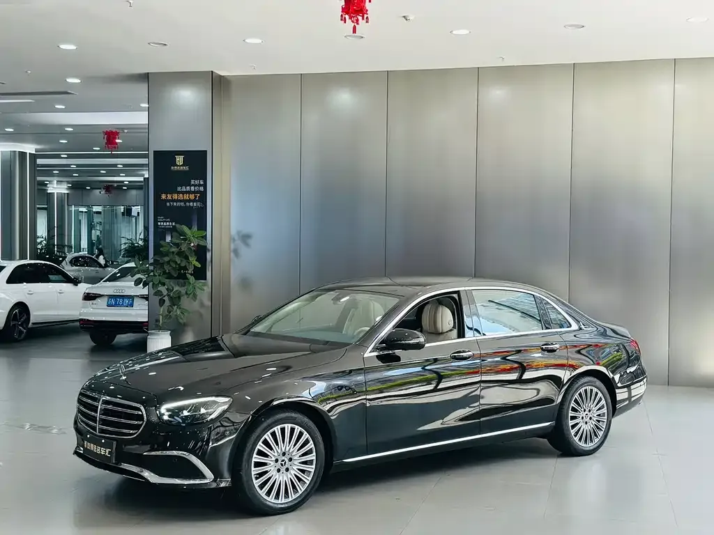 Mercedes-Benz E-Class — фото 1