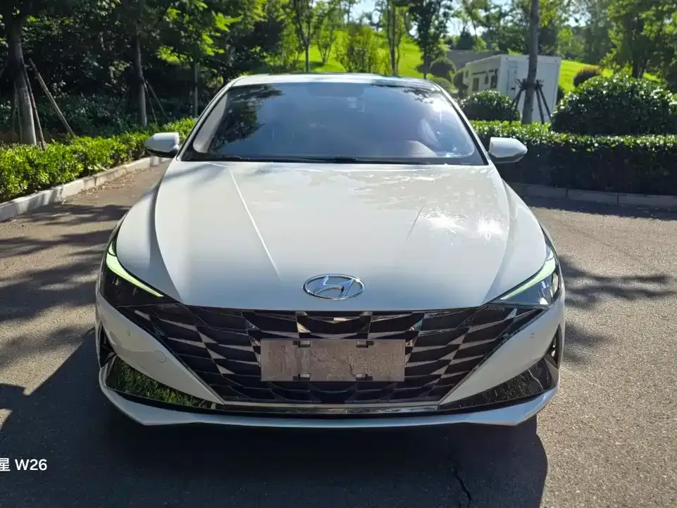 Hyundai Elantra — фото 7