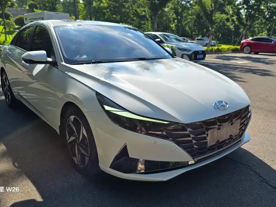 Hyundai Elantra — фото 6