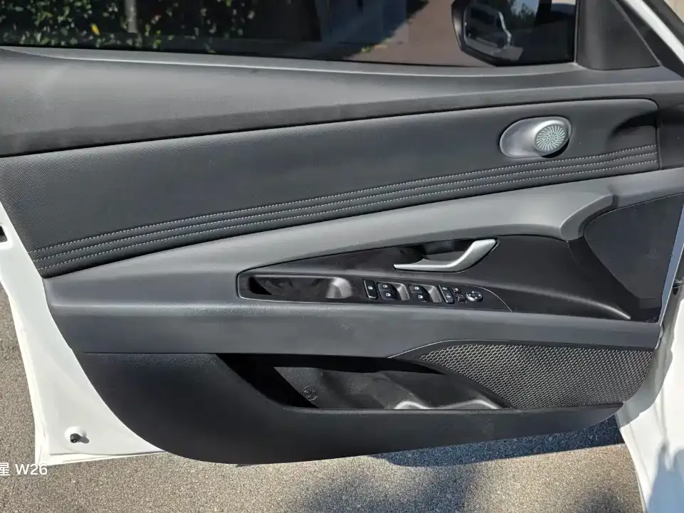 Hyundai Elantra — фото 10