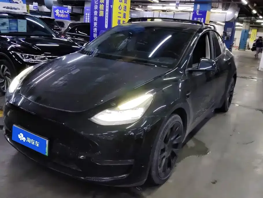 Tesla Model Y — фото 1