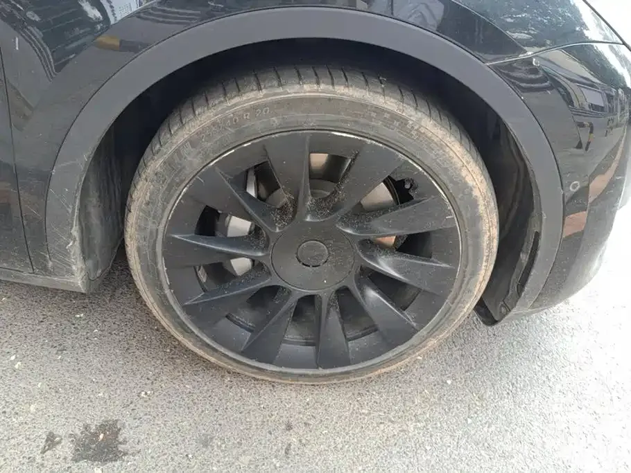 Tesla Model Y — фото 8