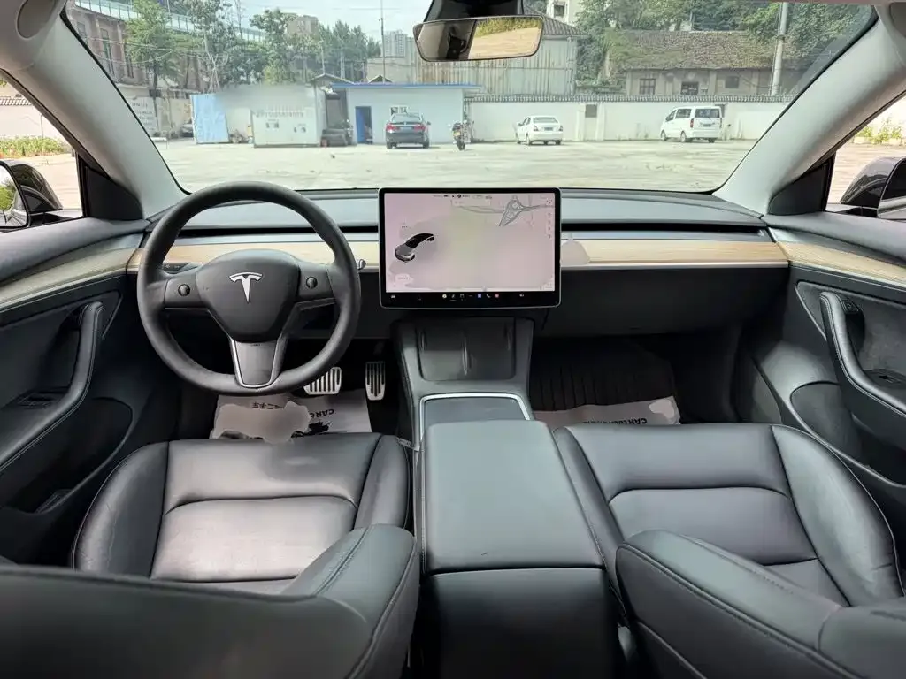 Tesla Model 3 — фото 9