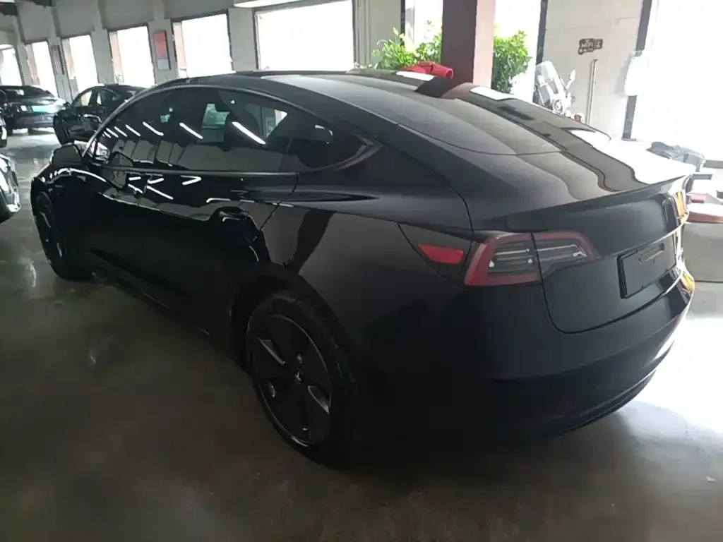 Tesla Model 3 — фото 2
