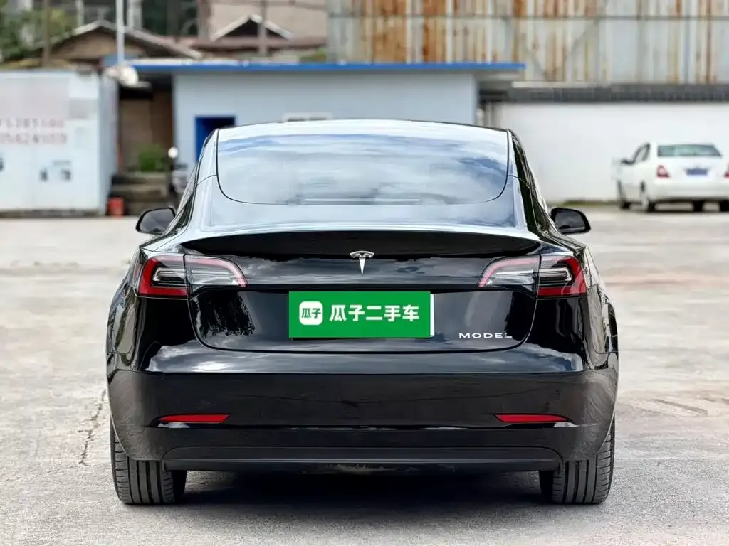 Tesla Model 3 — фото 4