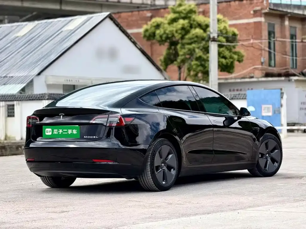 Tesla Model 3 — фото 3