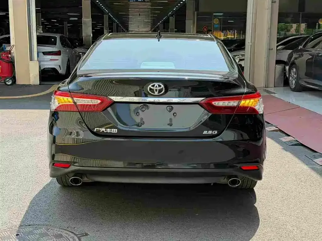 Toyota Camry — фото 9