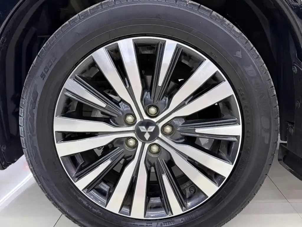 Mitsubishi Outlander — фото 10