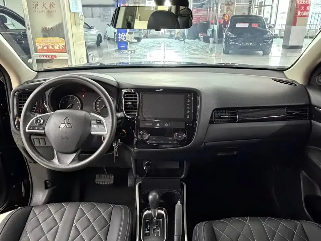Mitsubishi Outlander — фото 3