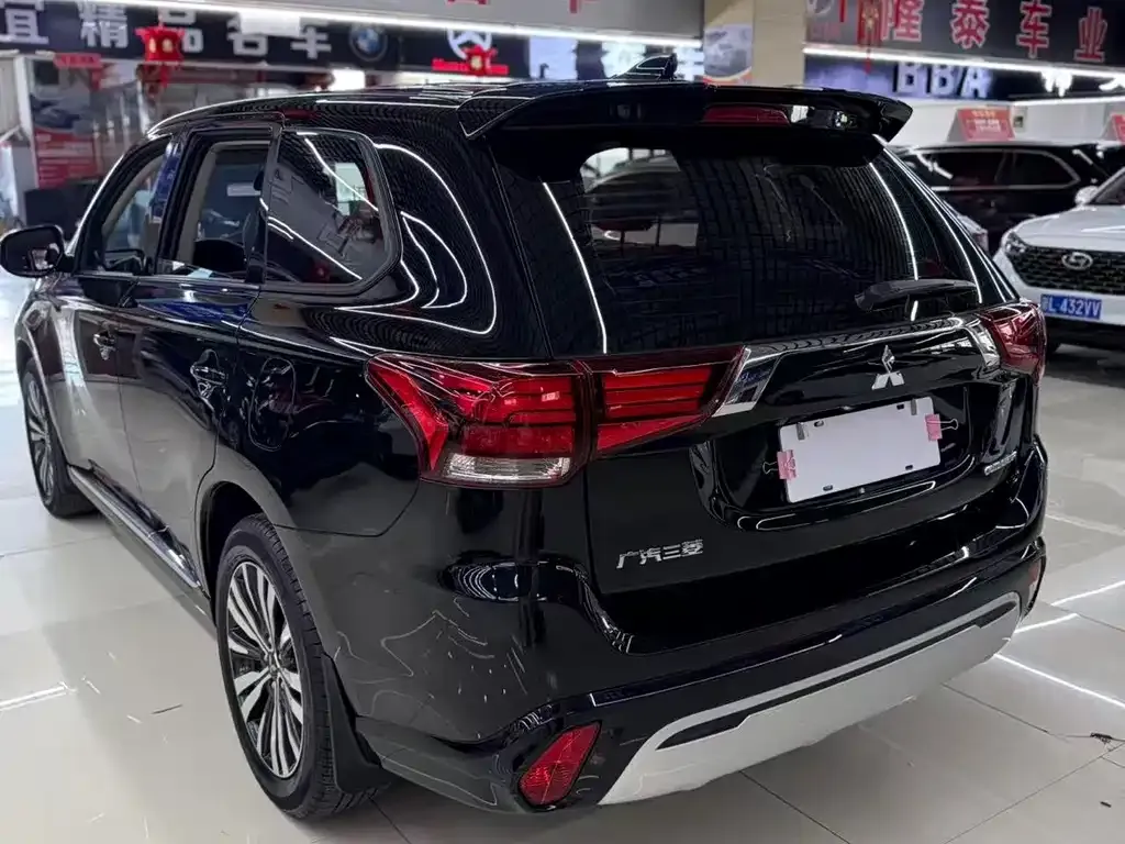 Mitsubishi Outlander — фото 2