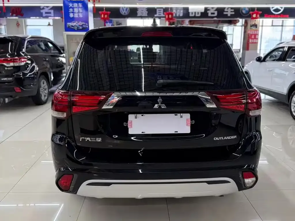 Mitsubishi Outlander — фото 9