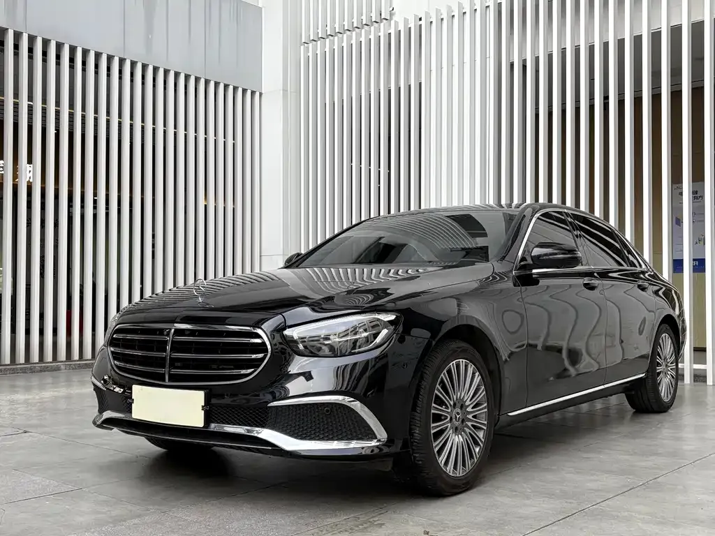 Mercedes-Benz E-Class — фото 1