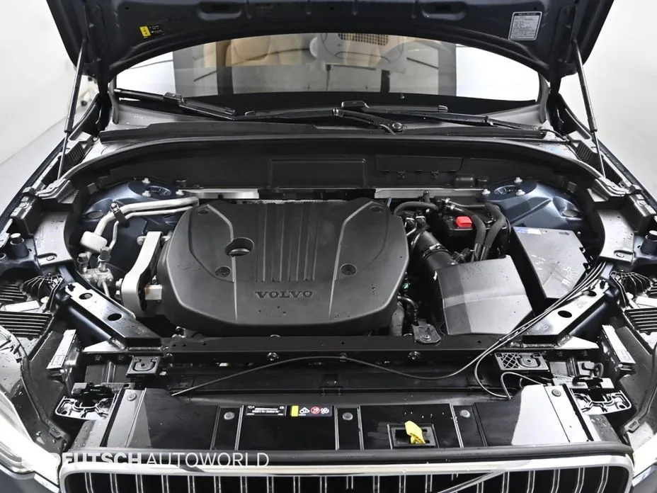 Volvo XC60 — фото 10