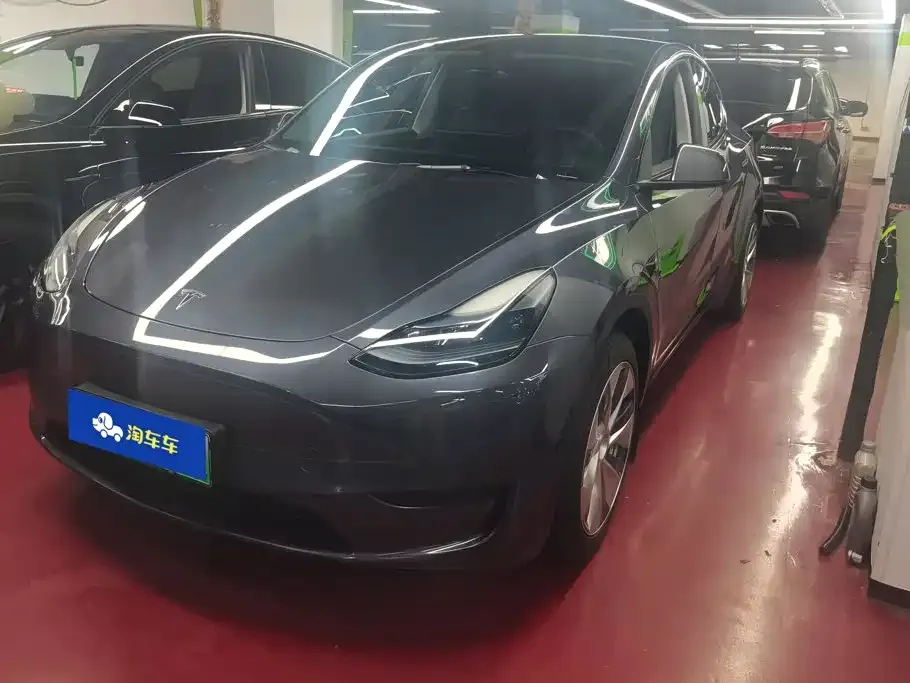 Tesla Model Y — фото 1