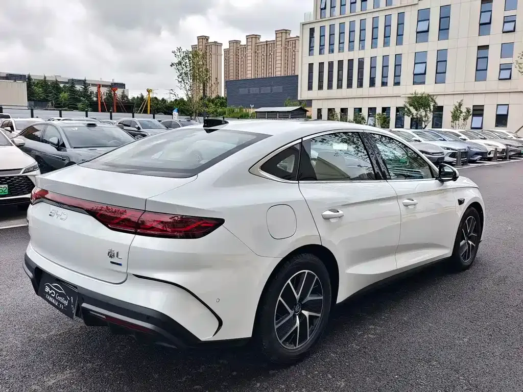 BYD Qin L — фото 10