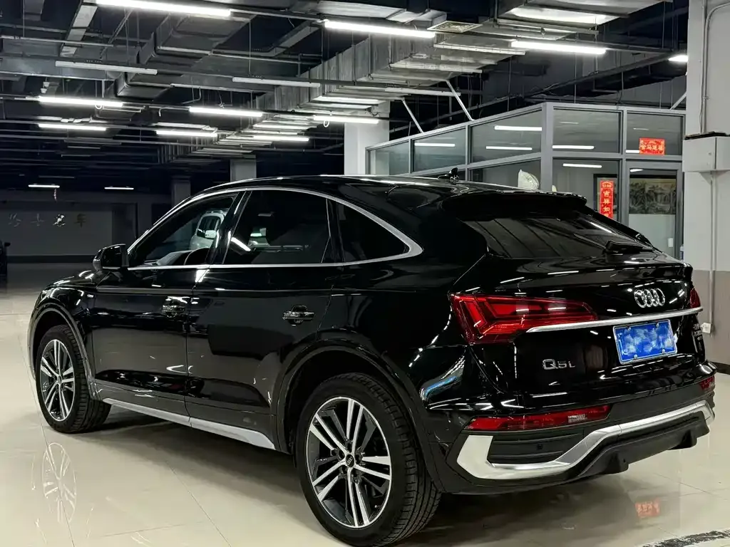 Audi Q5L Sportback — фото 4