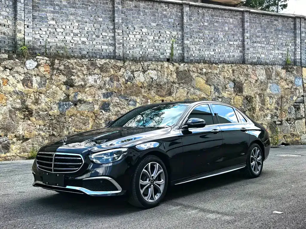 Mercedes-Benz E-Class — фото 1