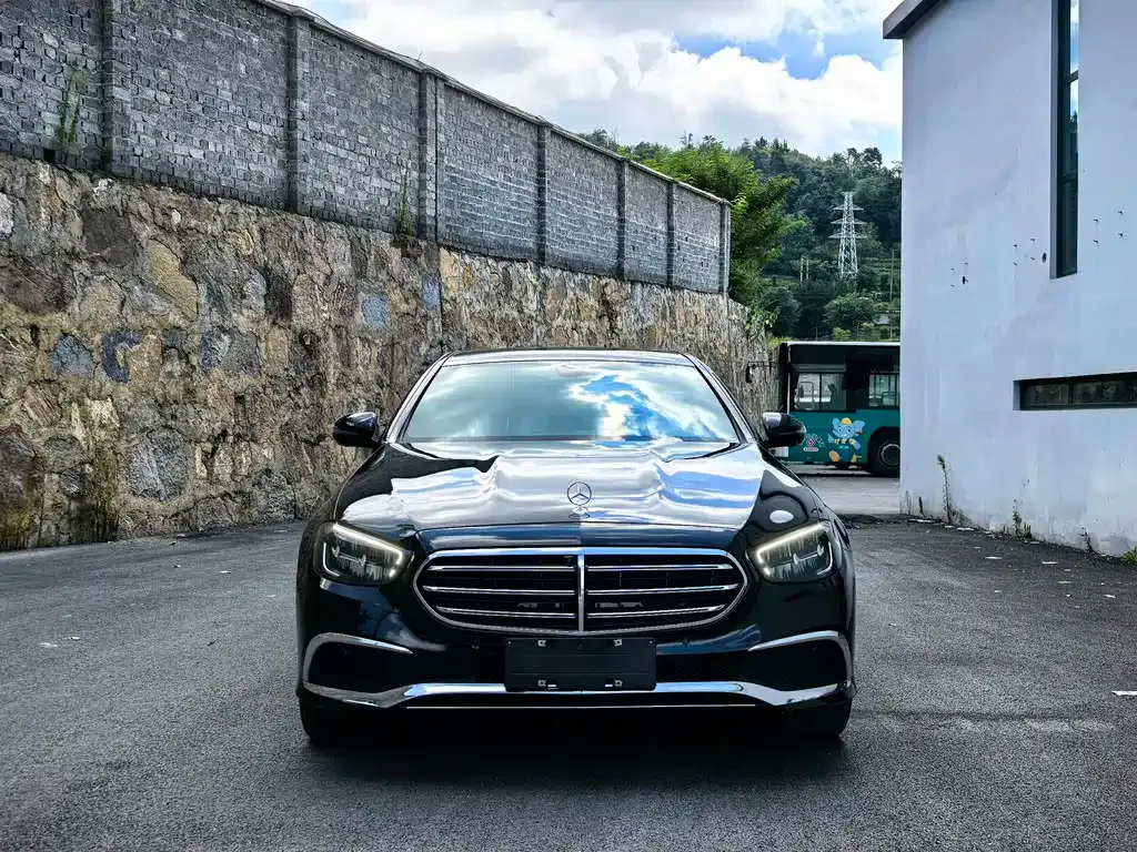 Mercedes-Benz E-Class — фото 9