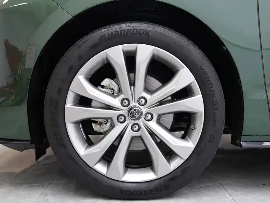 Toyota Sienna — фото 2
