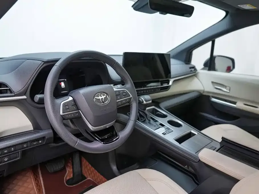 Toyota Sienna — фото 6