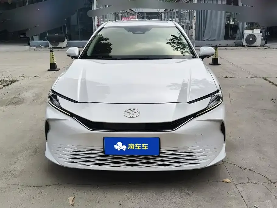Toyota Camry — фото 5
