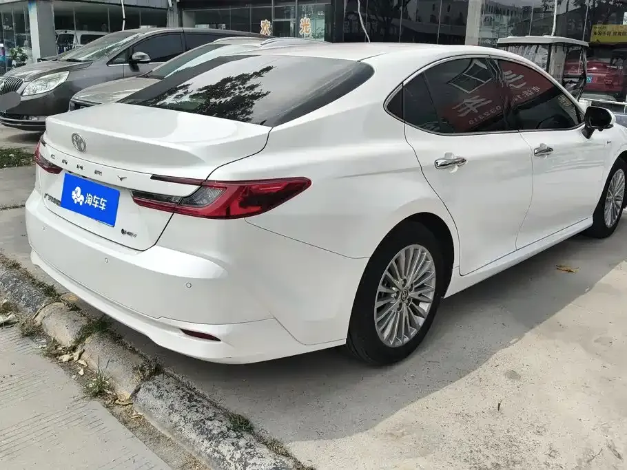 Toyota Camry — фото 9