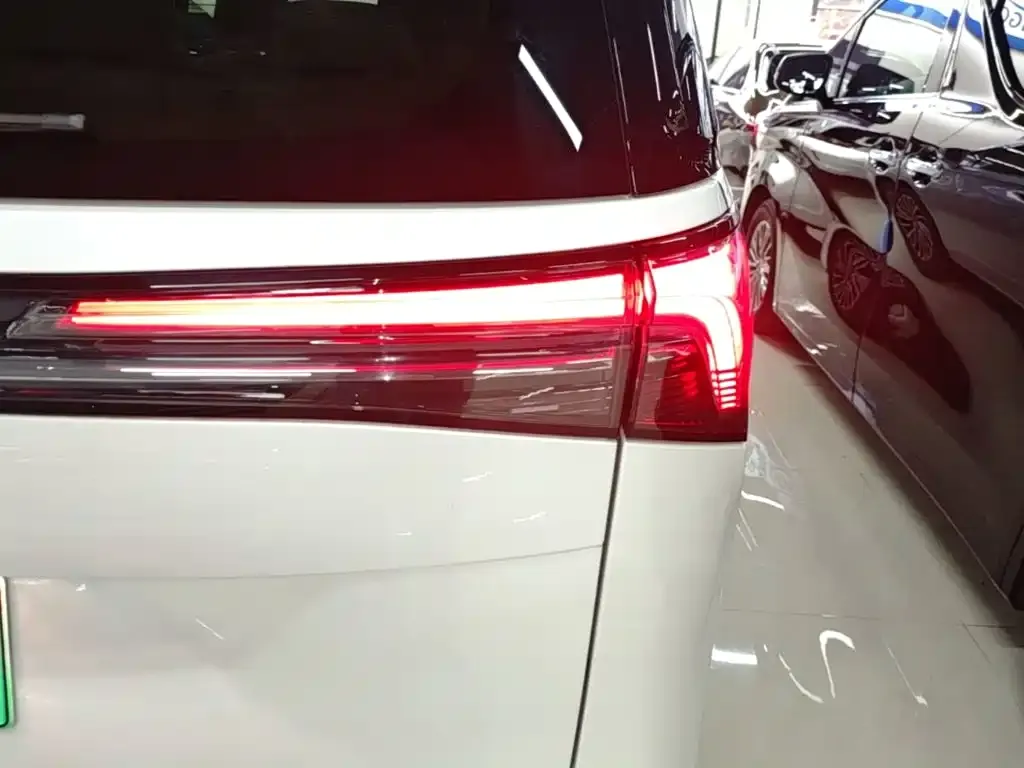 Buick GL8 Hybrid — фото 2