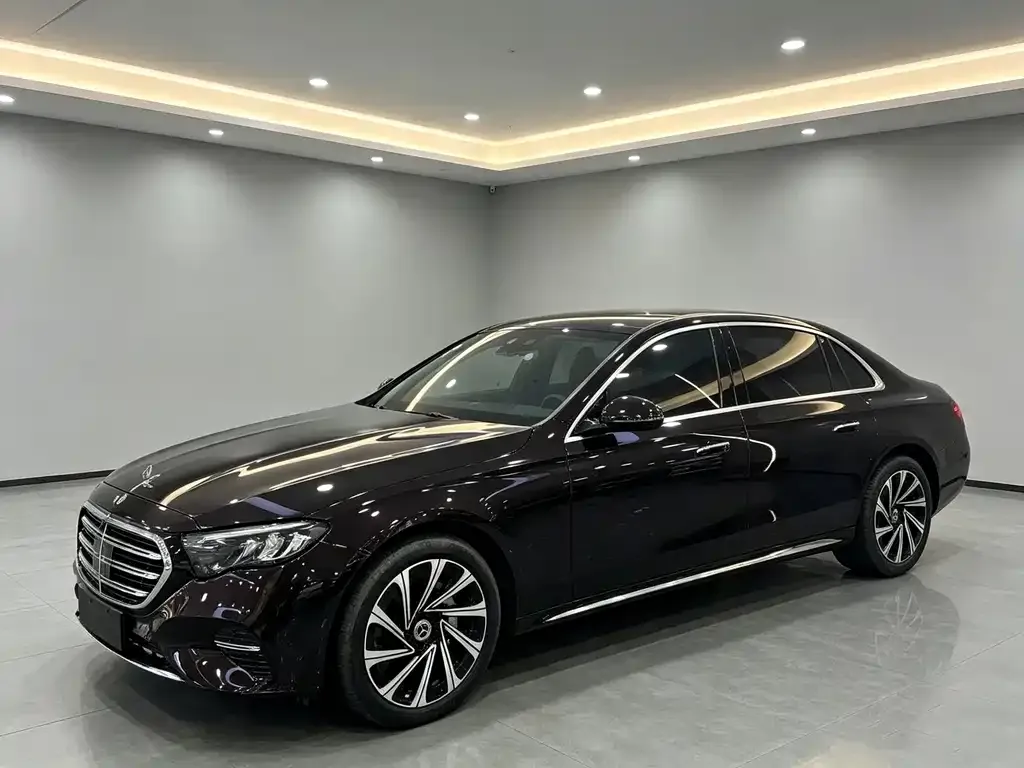 Mercedes-Benz E-Class — фото 1