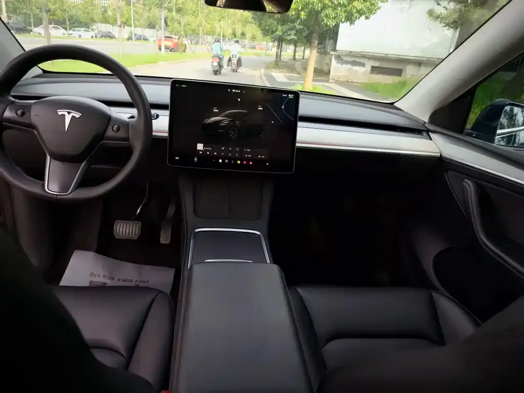 Tesla Model Y — фото 3