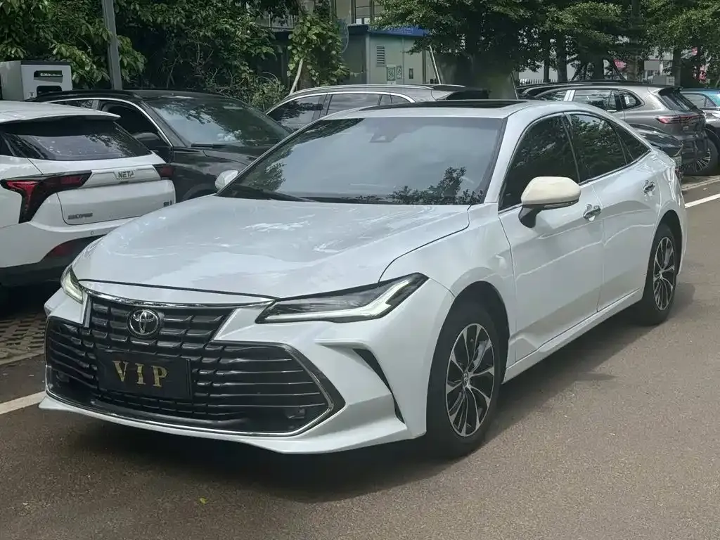 Toyota Avalon — фото 1