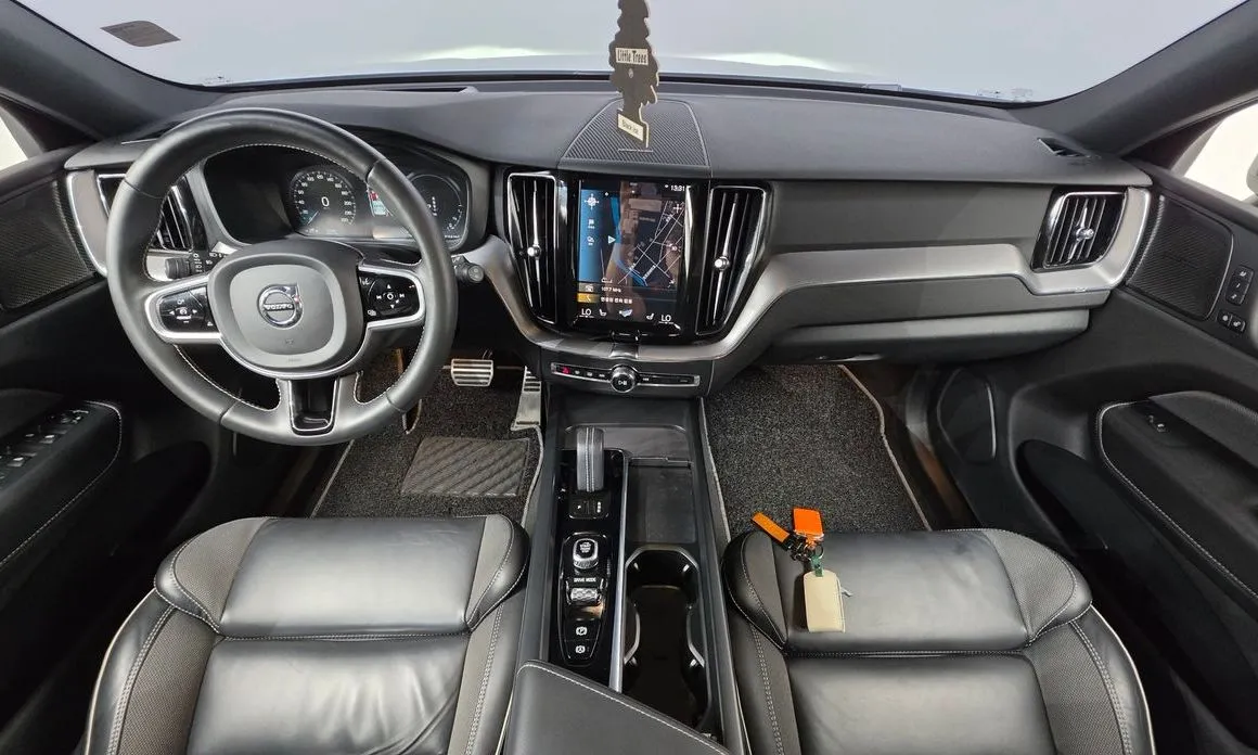 Volvo XC60 — фото 10