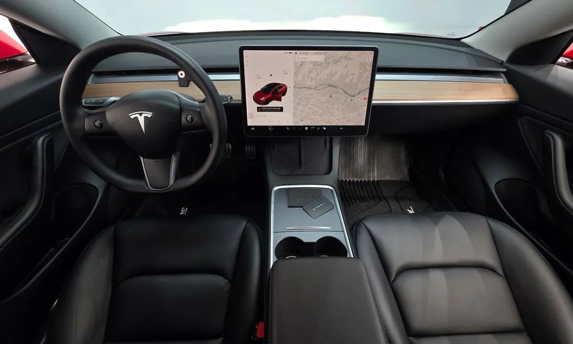 Tesla Model 3 — фото 4