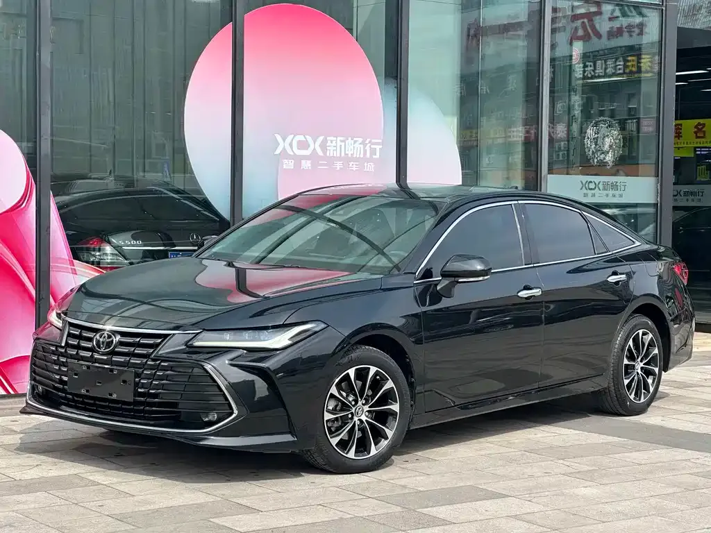 Toyota Avalon — фото 1