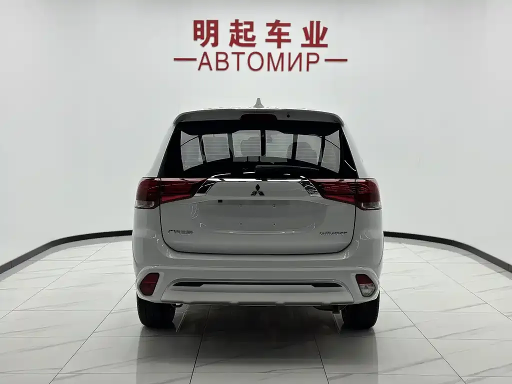 Mitsubishi Outlander — фото 2