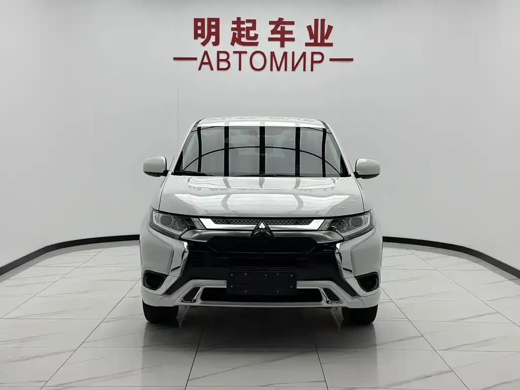 Mitsubishi Outlander — фото 5