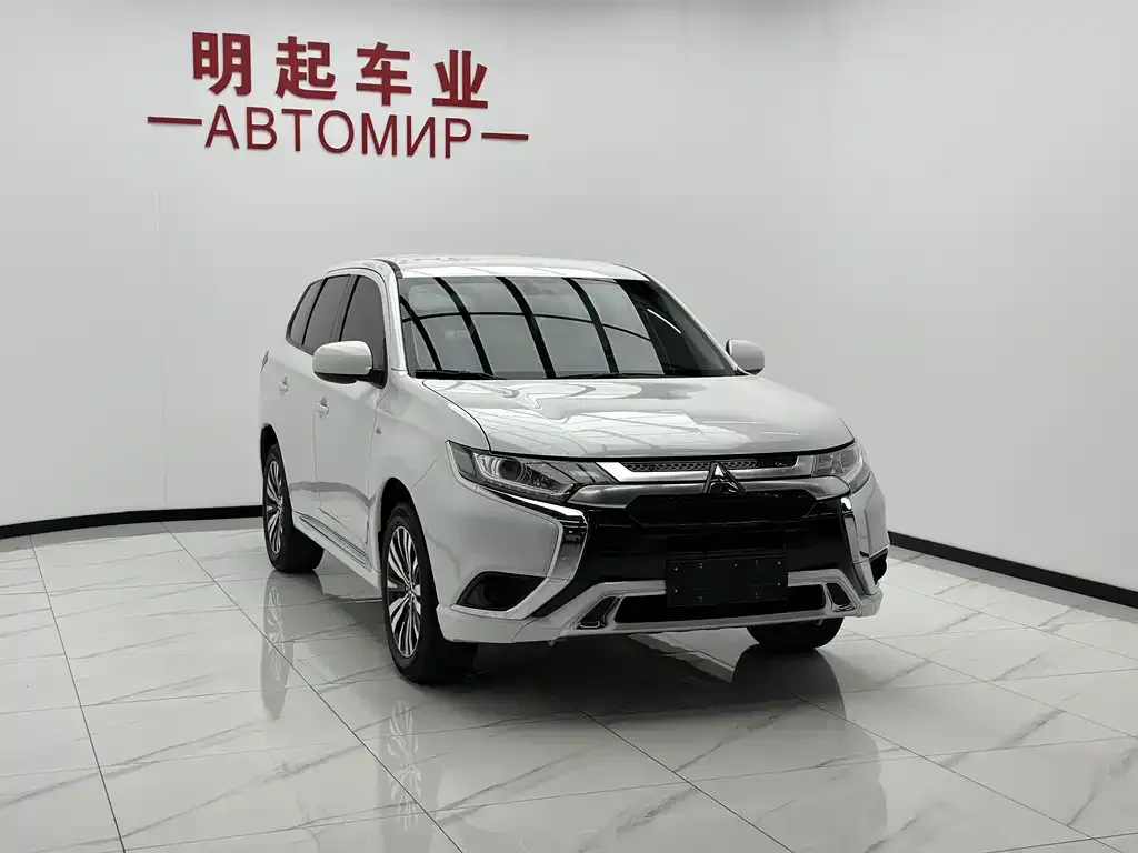 Mitsubishi Outlander — фото 7