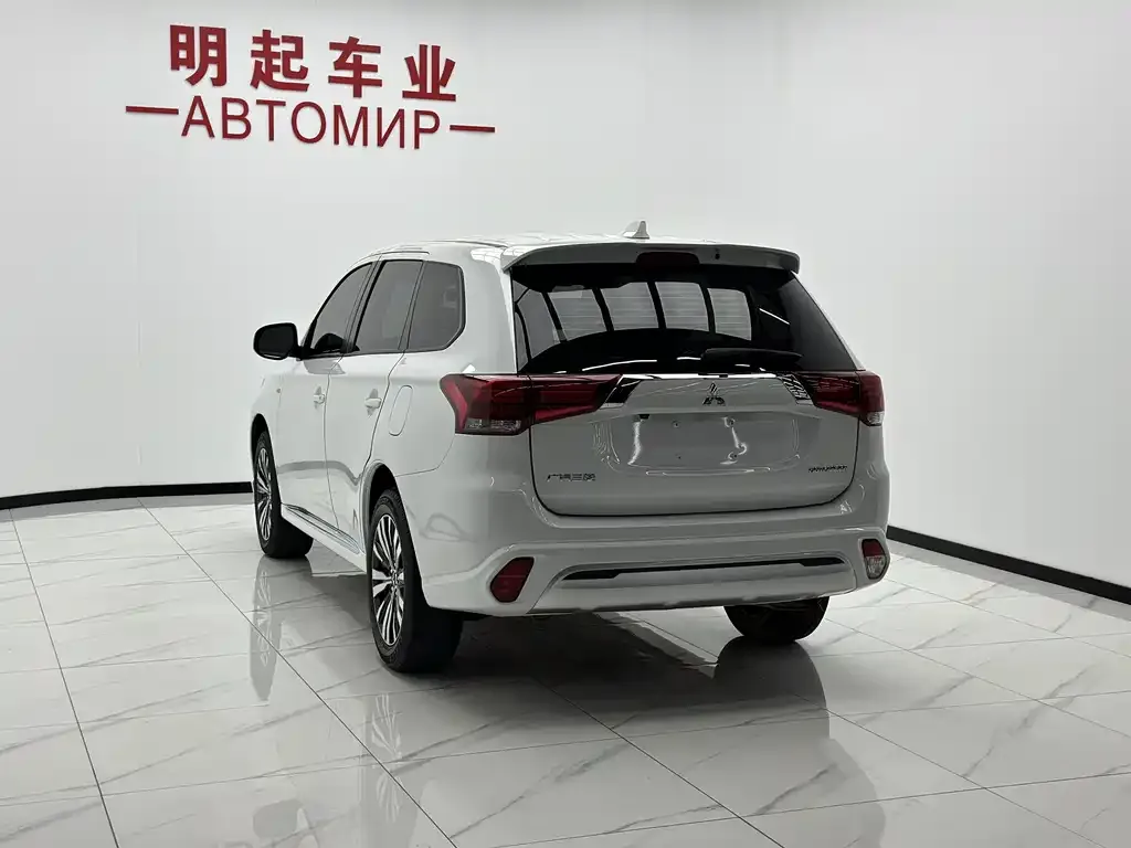 Mitsubishi Outlander — фото 4