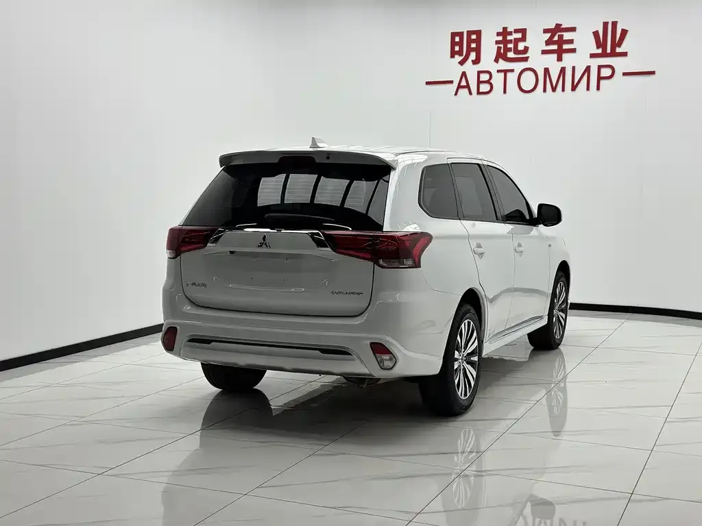 Mitsubishi Outlander — фото 6