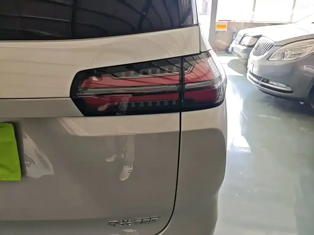 Wuling Starlight 730 New Energy — фото 3