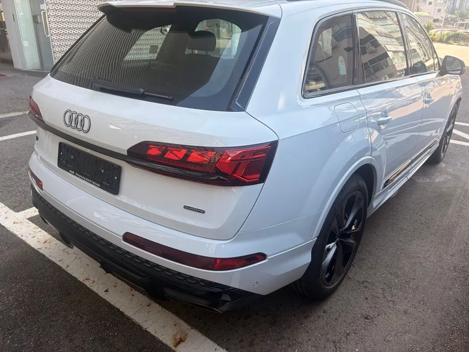 Audi Q7 — фото 8