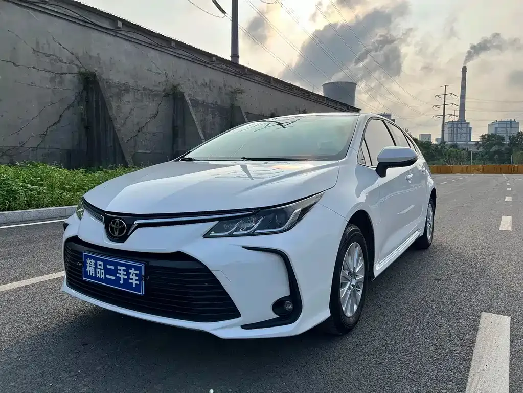 Toyota Corolla — фото 1