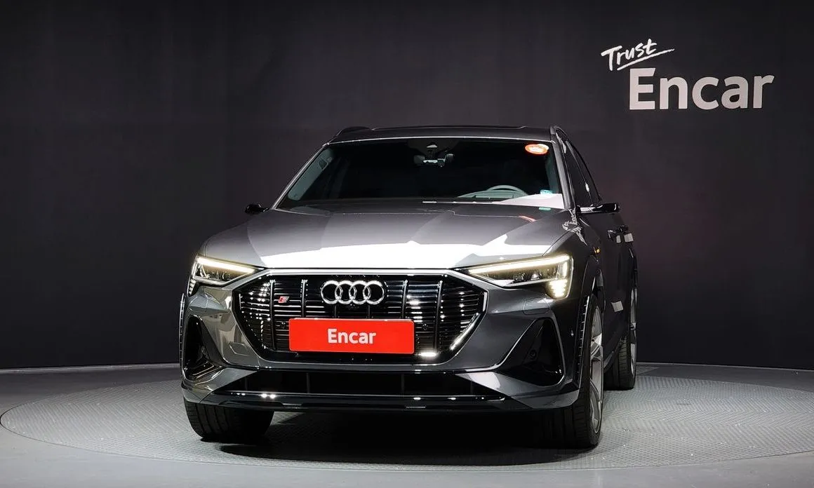 Audi e-tron — фото 5