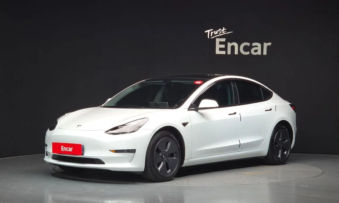 Tesla Model 3 — фото 1